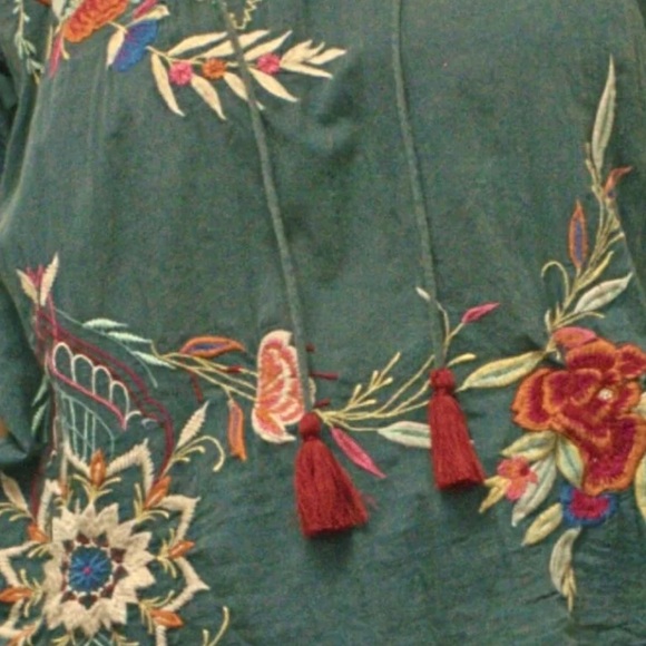 125. NWT WOMENS KYLA SEO S (FIT XL) DETAIL TOP - Picture 3 of 5